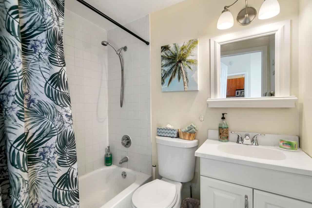 Two Bedroom Two Bath Apartment 2 Block To Beach Miami Beach Exterior photo