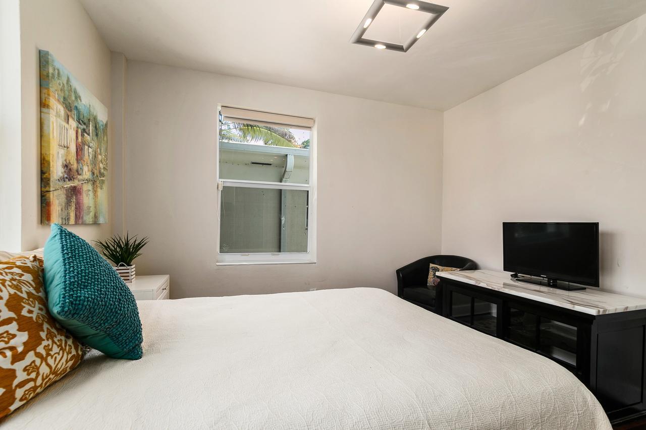 Two Bedroom Two Bath Apartment 2 Block To Beach Miami Beach Exterior photo