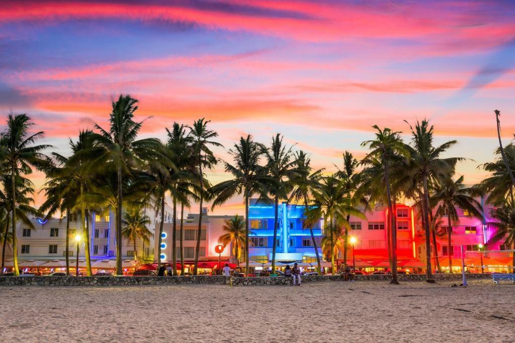 Two Bedroom Two Bath Apartment 2 Block To Beach Miami Beach Exterior photo